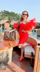 AntoniaSaints Hot in red Gambar 4