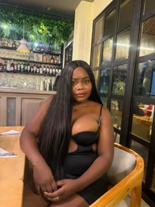 Amina_18 Public Pic 4