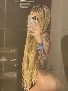 Courtney_gonetPublic Bild 6