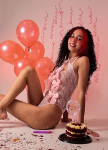 My gift is me 🎀 de ashly_mr  3 Imagens