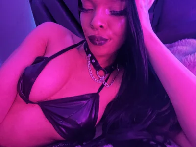 Mia its back! od Mia_Gates  6 snímek