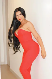 Victoria-Balee Public Pic 2