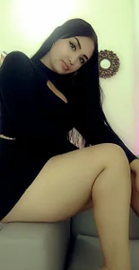 Laura_simps Public Pic 4