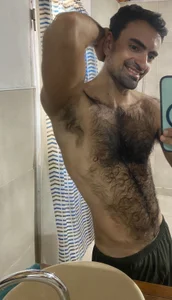 HairybutHorny Public Foto