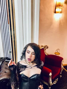FemCupid: Wrapped in latex, confidence, and a touch of mystery. 🖤✨ ( 9 фото)