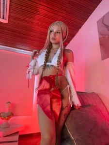 Amelie_Wine Sexy Blonde Cosplay Anime Girl Thin Skinny Tattoo Latina Big Ass Small Tits Red White Thong Lingerie Bilde 3