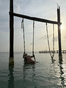 Alyssia_Collins Beach vacations 🌴🔥 Foto 4