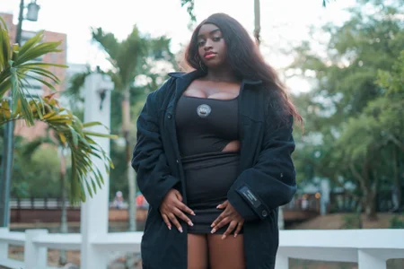 Urban Goddess 🐈‍⬛ od BetsyBennet_  5 snímek