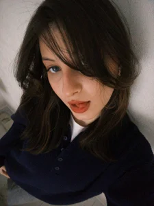 LouiseChavez professional overthinker Foto 3