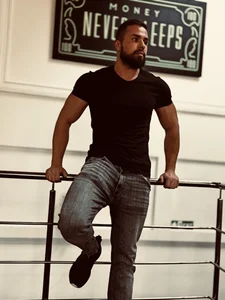 HayesWood Public  4টি ছবি