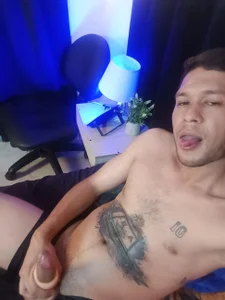 Justin_Royers My cock is 19 cm 🔥🥵 Foto