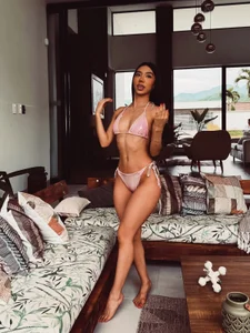 IsabellaLux_ Public Pic 4
