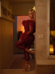 EvaZaneのEverything looks better in RED 👠💋の枚の写真