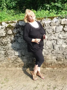 Angelahotxxx Public Pic 3