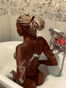 Soapy 🫧🧼wet, cum join me 💦
