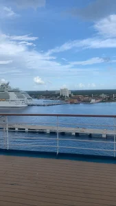 RiskySlut: Public ( 2 фото)