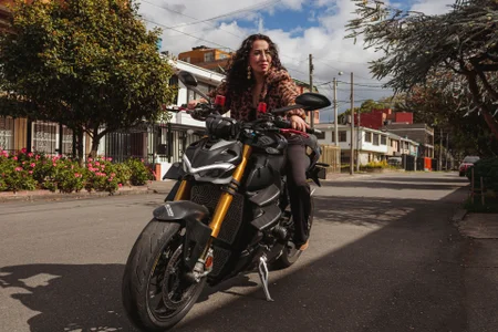 SamanthaAntolin Motorcyclist girl 🏍 зображення 3