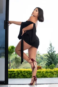 Your dangerous women de ShaniaDaniels Foto 4