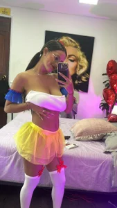 kendra_london Blancanieves💙💛 Foto