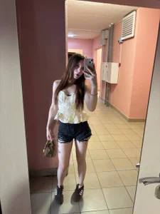 StephaniCute Guess how tall I am?😄😄😂😂 зобра ження 2
