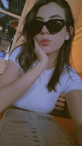 Julie_Bennet Public Pic 4