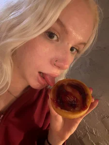 Mia_WaterFall My tongue would prefer you instead of that pie :) Gambar 3