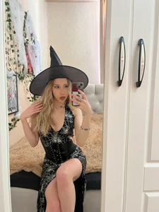 Emmarayder Halloween image 🎃💋 Pic 3