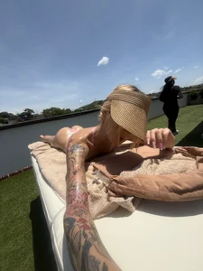 Courtney_gonet Tanning day Εικόνα 2