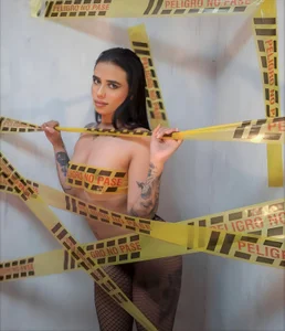 MariaHerrera_ BE CAREFUL Bilde