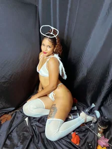 little angel 🔥🪽 de IVISBOUNCYASS  6 Imagens