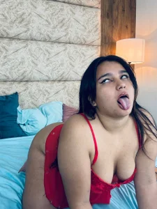 IvannaaVega I have on my red lingerie that you love so much🥵🔥 Pic 2