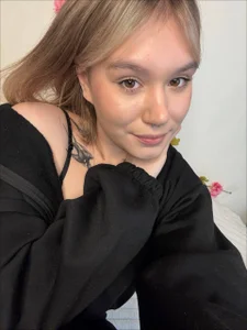 JonnaWalby Darkness suits her Pic 5