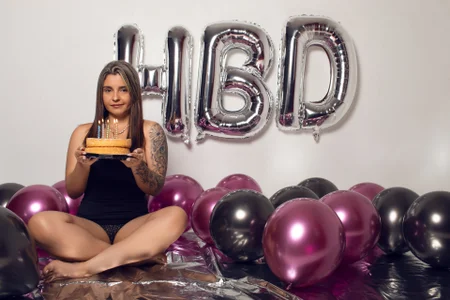 Sarah_Jhonson Happy birthday to me Pic 4