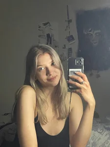 GloriaCwik Public টি ছবি