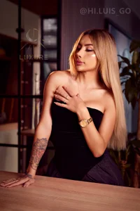 Confidence is my favorite accessory 💋 de ale_lovee  Imagens