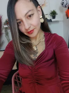 Ariana_blonde 💋 Kiss me or tease me? YOU choose! 😏 Pic 5