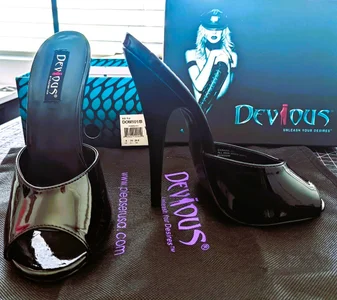 MistressDora HEELS worship Foto 8