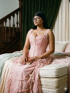 mialopez52のSeduction wrapped in silk.の枚の写真