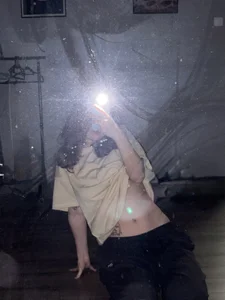 some naughty stuff on mirror 🫣 de katexxxx  4 Imagens