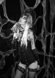 Lunamistyc 🕯️ I’m your forbidden bride tonight Pic