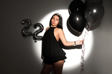Larabrooks Happy birthday to me! 🎁 Pic 3
