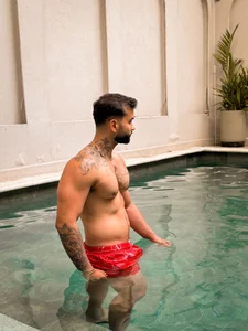 MarkHazze Pool time  9টি ছবি