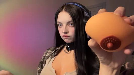 ReikoBartone Want to see some boob?) Foto