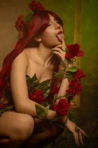 God is a woman, powerfull, poisonous and red hair ❤️
