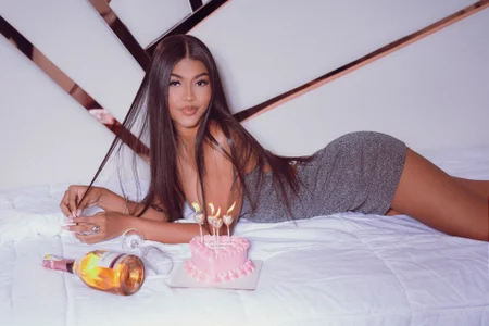 chloe_sullivannn kullanıcısının Birthday Girl💗 albümü -  5 fotoğraf