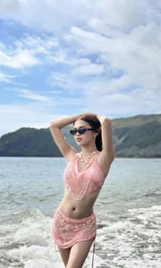 hot_petiteasian Pink sweet girl in the sea 🌊🌸 Poză 2