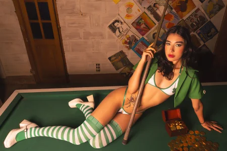 AdelineJhones This Saint Patrick's Day comes with a prize… Pic 2