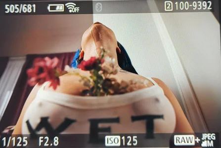 AlanaMilani_ Just a bit... WET 🌺💦 Foto 3