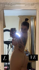 what is love? od SugarMuse  2 snímek