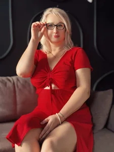 DianaFrances What dress should I wear on a date? Red? Fotka 6